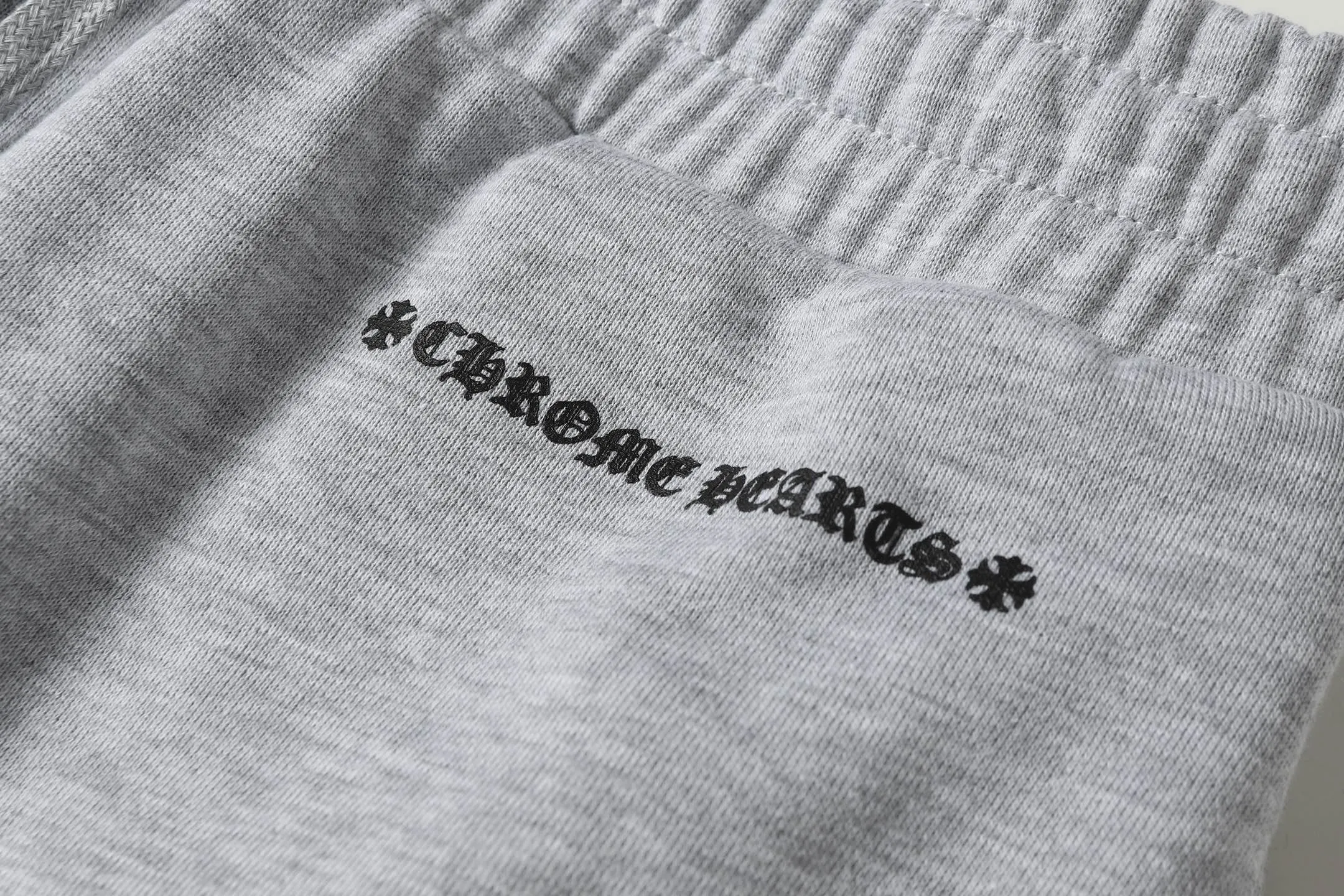 P270 #W5006 Cross-border model. Those who pursue quality, please do not place an order. -Chrome Hearts/Chrome Hearts Flame🔥Sanskrit letter printed trousers, casual pants and sweatpants -High weight, high density and high quality. The wool is soft, delicate and skin-friendly. It feels soft and silky. It has excellent warmth and skin-friendly properties.